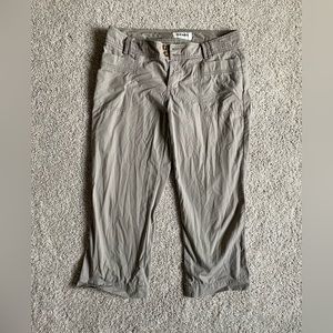 Old Navy. Size 4. Capri pants. Tan color